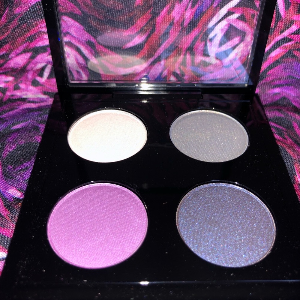 MAC Hold my Gaze palette - Picture 2 of 3